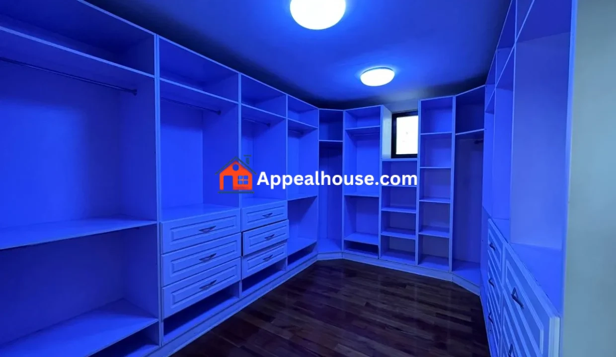 1758735654481_3ug43752of_1758735430784_sigt73w13x_photo_6_20250924_203453